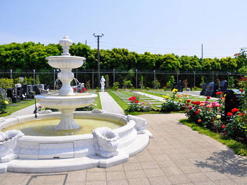 緑鮮やかで明るく開放的な霊園