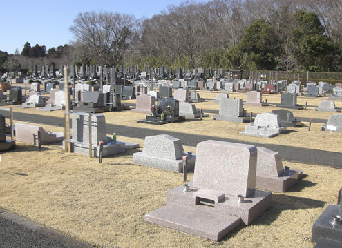 普通墓地と芝生墓地の区画をご用意しています。