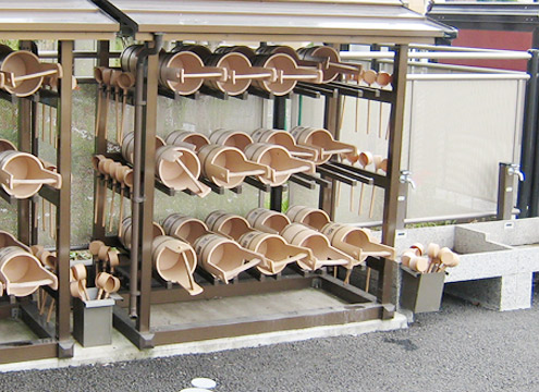 国道４号線（大間野・七佐町交差点）よりお車で約３分。