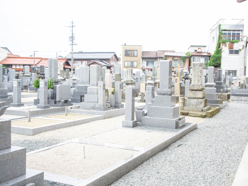 入山については、ご住職との面談が御座います。