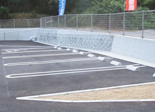 国道３０号線「秀天橋」交差点からお車で約８分　[駐車場]