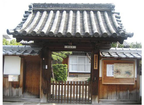 歴史ある誓弘寺の境内墓地です。