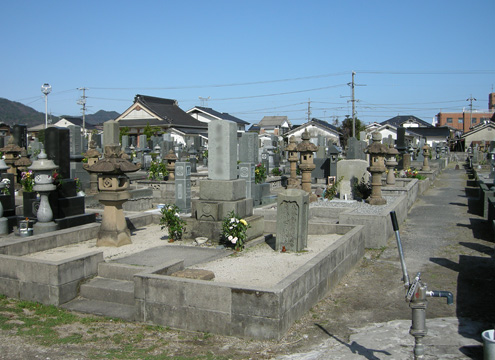 市街地からお車で約５分