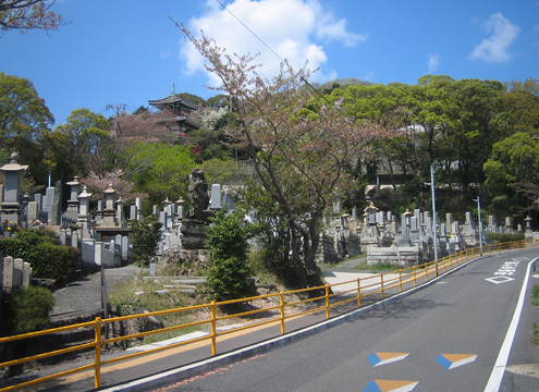 「七条」バス停から歩いて約１５分