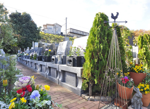 宗教自由の公園墓地。