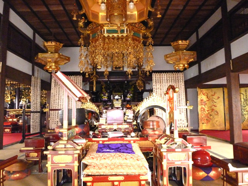 御本堂内風景