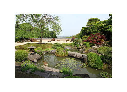 本堂（宝生殿） - 鎌倉時代初期の作で、国指定・重要文化財
