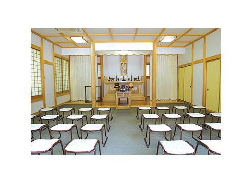 法要施設　管理棟内に法要施設を完備