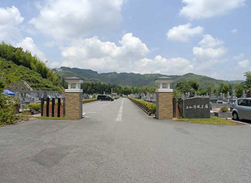 霊園入口