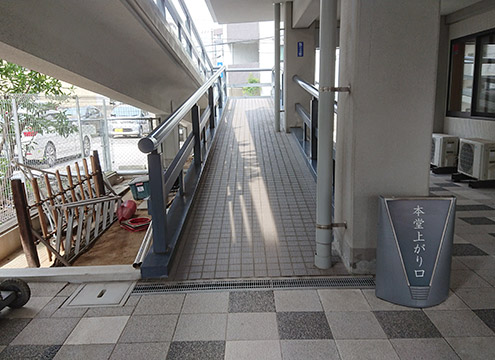本堂通路