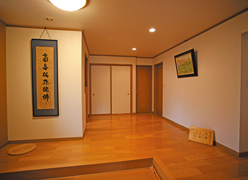 本堂入口