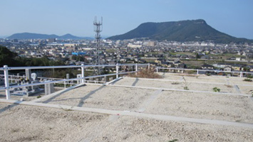 新田岡山墓地